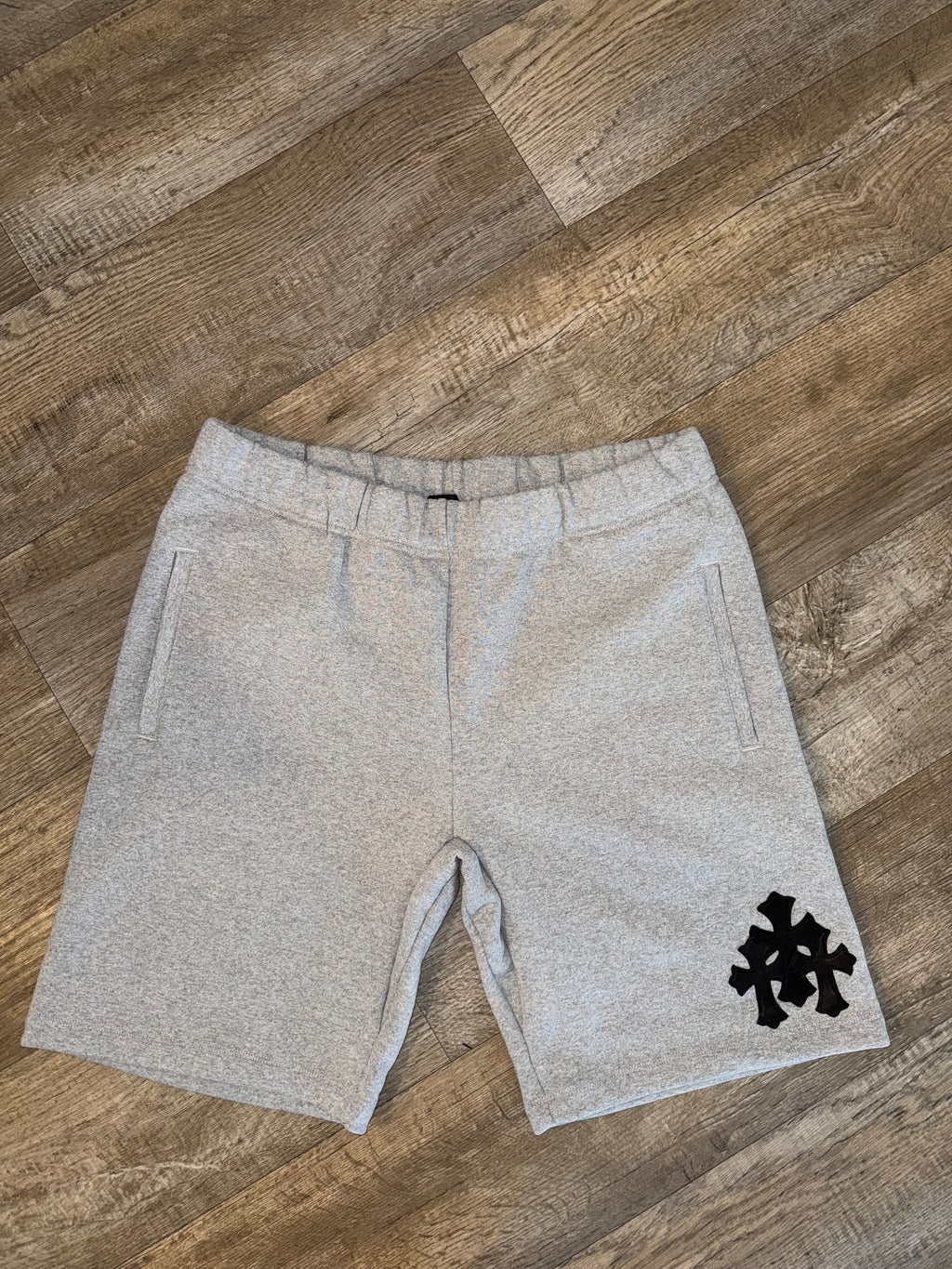 CHROME HEARTS GREY SHORTS WITH BLACK CROSSES