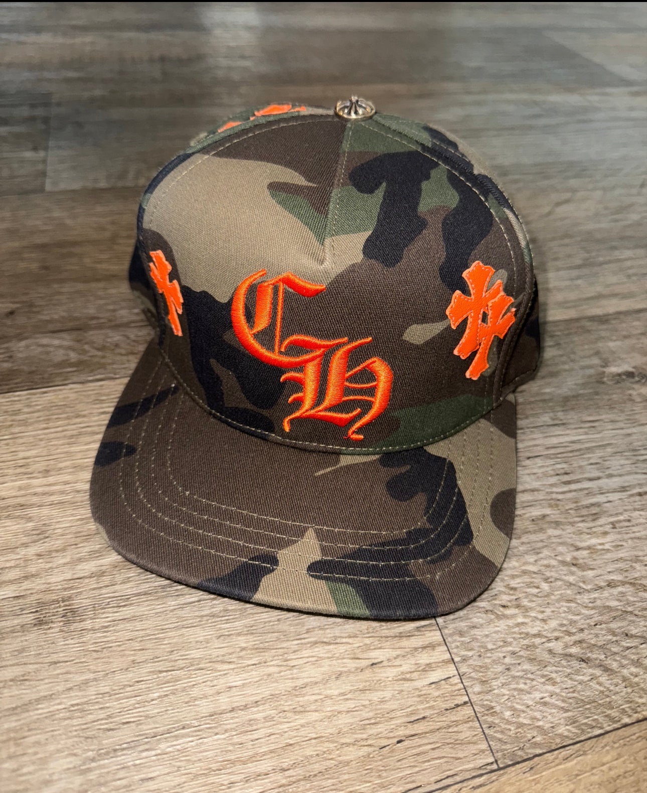 CHROME HEARTS EXCLUSIVE CAMO CROSS LOGO HAT